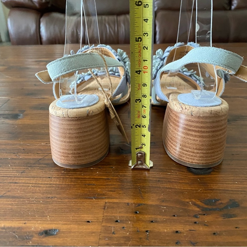 Born Springs Square Toe Sandal Light Blue 3D Floral Leather Block Heel Size 9 - Picture 2 of 11